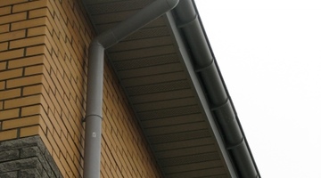 Подшивка свесов кровли 5