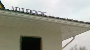 Подшивка свесов кровли 1